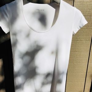 🌸Theory women white tops half sleeve Tee